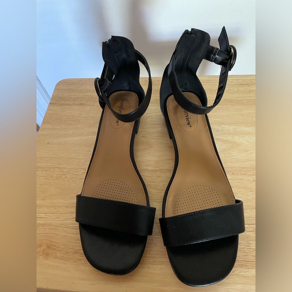 Comfortview Women's Wide Width The Alora Sandal (WW- VERY wide) Never worn